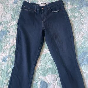 Signature by Levi Strauss & Co. Gold Label Women’s Modern Skinny Jeans.